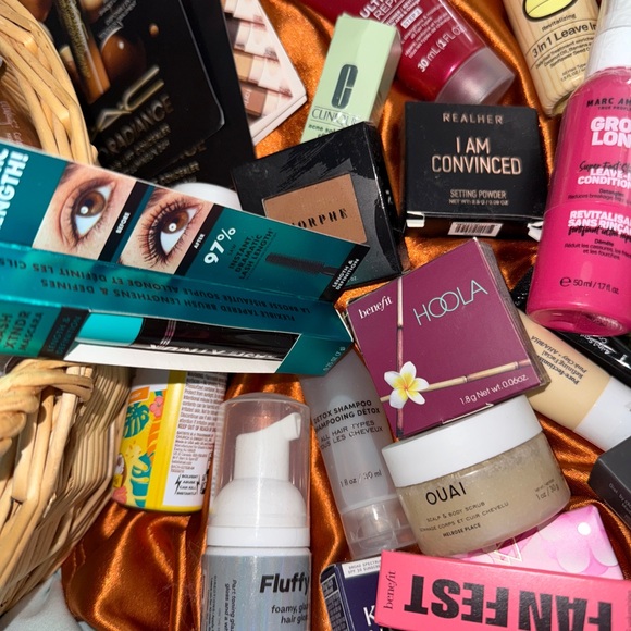 Mystery Boxes 10 Makeup, skincare, hair, nail, etc deluxe samples & full size - Picture 8 of 17